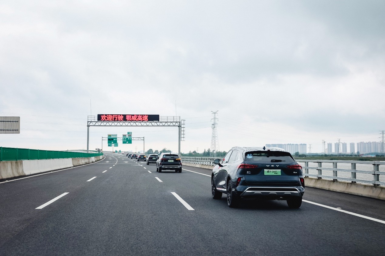 接受G318川藏线千锤百炼 摩卡DHT-PHEV NOH解锁更多出行场景