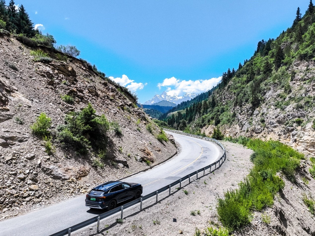 1220公里天堑通途 摩卡DHT-PHEV打开续航0焦虑进藏的正确方式