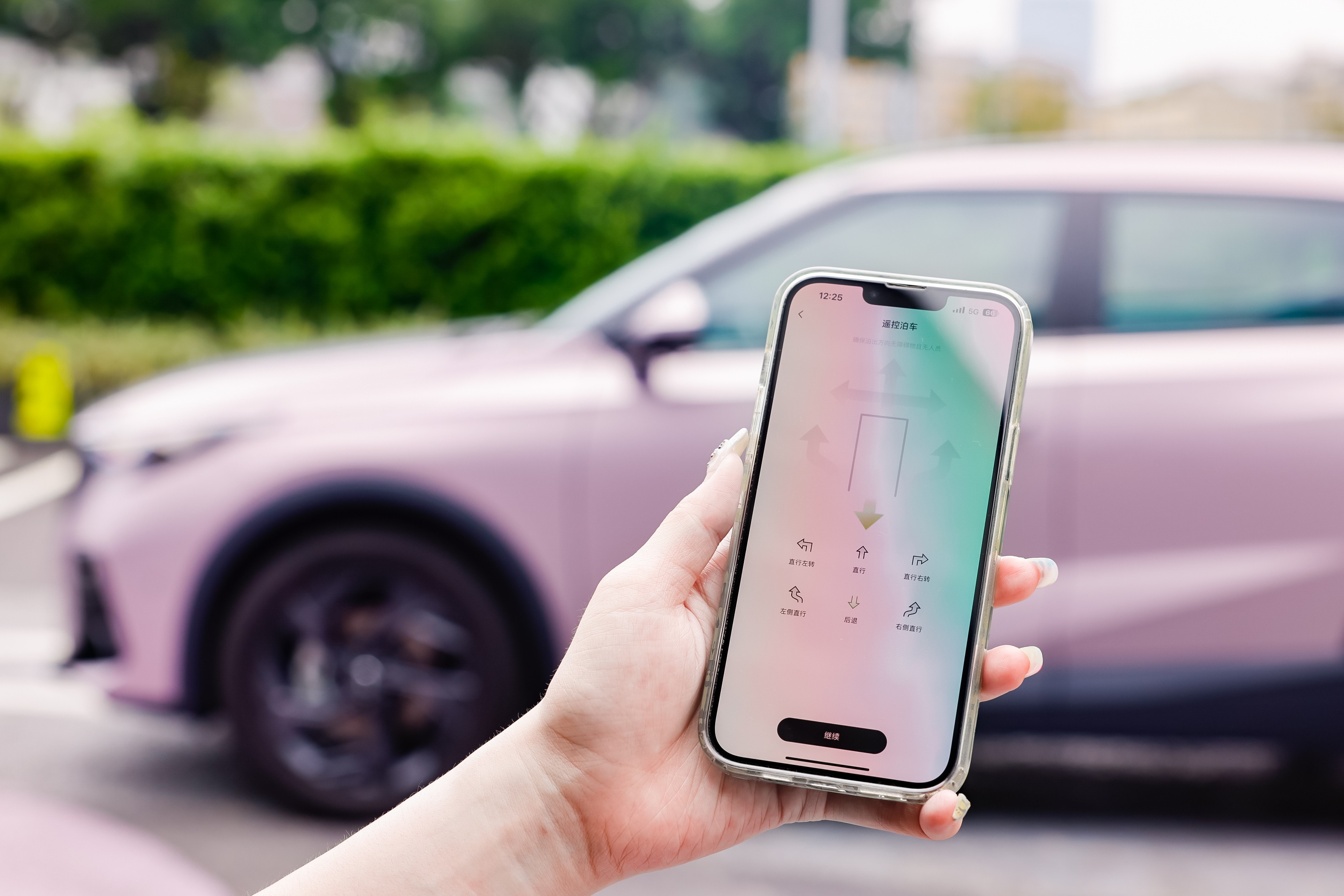 1734678225886930.jpg _遥控泊车(在手机操作).jpg